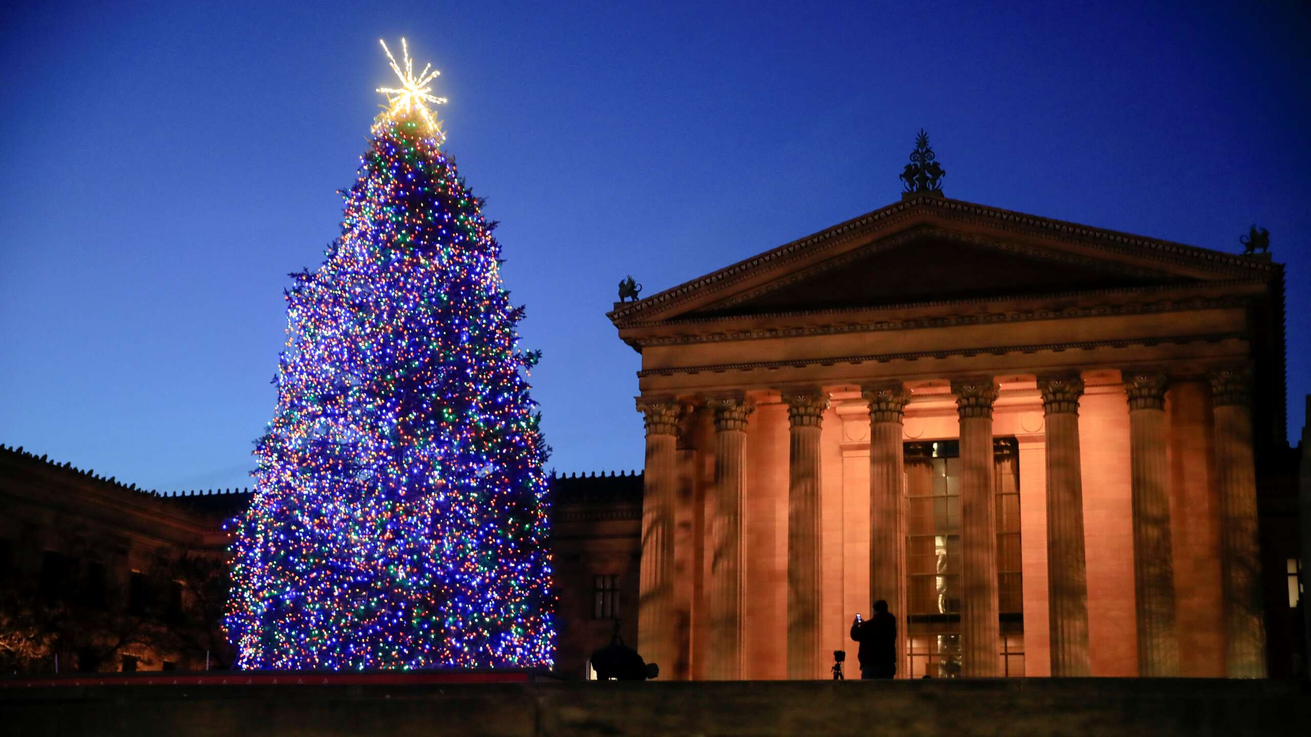 Here’s everything you need to know for the 2023 Philly Holiday Parade