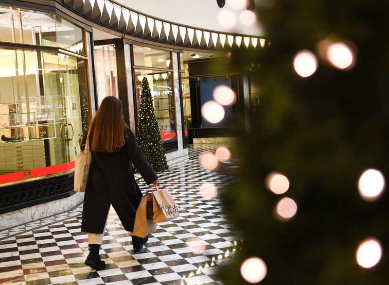 Christmas shopping season disappoints German retailers -Ifo
