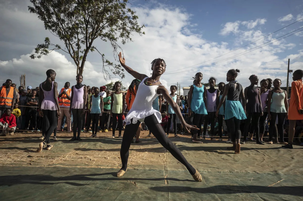 AP PHOTOS: Young Kenyan ballet dancers stage early Christmas performance for their community
