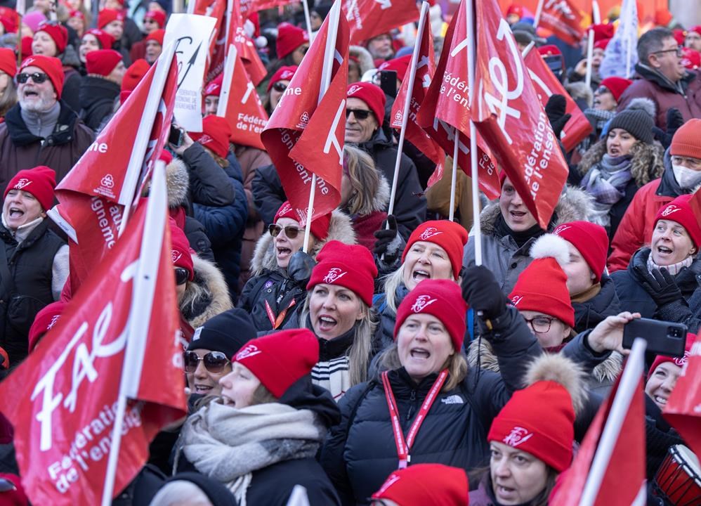 Tentative deal: Quebec parents optimistic teachers will end strike in January