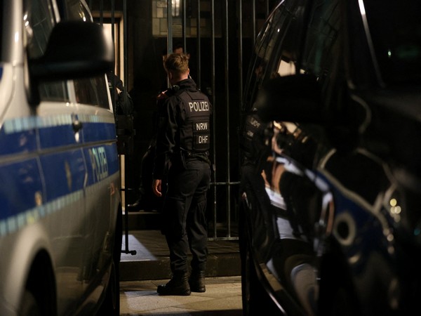 German police tighten security at Cologne cathedral amid threat of attack