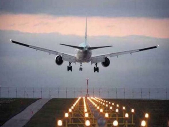 India News | Congress Leader Manish Tiwari Questions Flight Delay at Delhi Airport | LatestLY