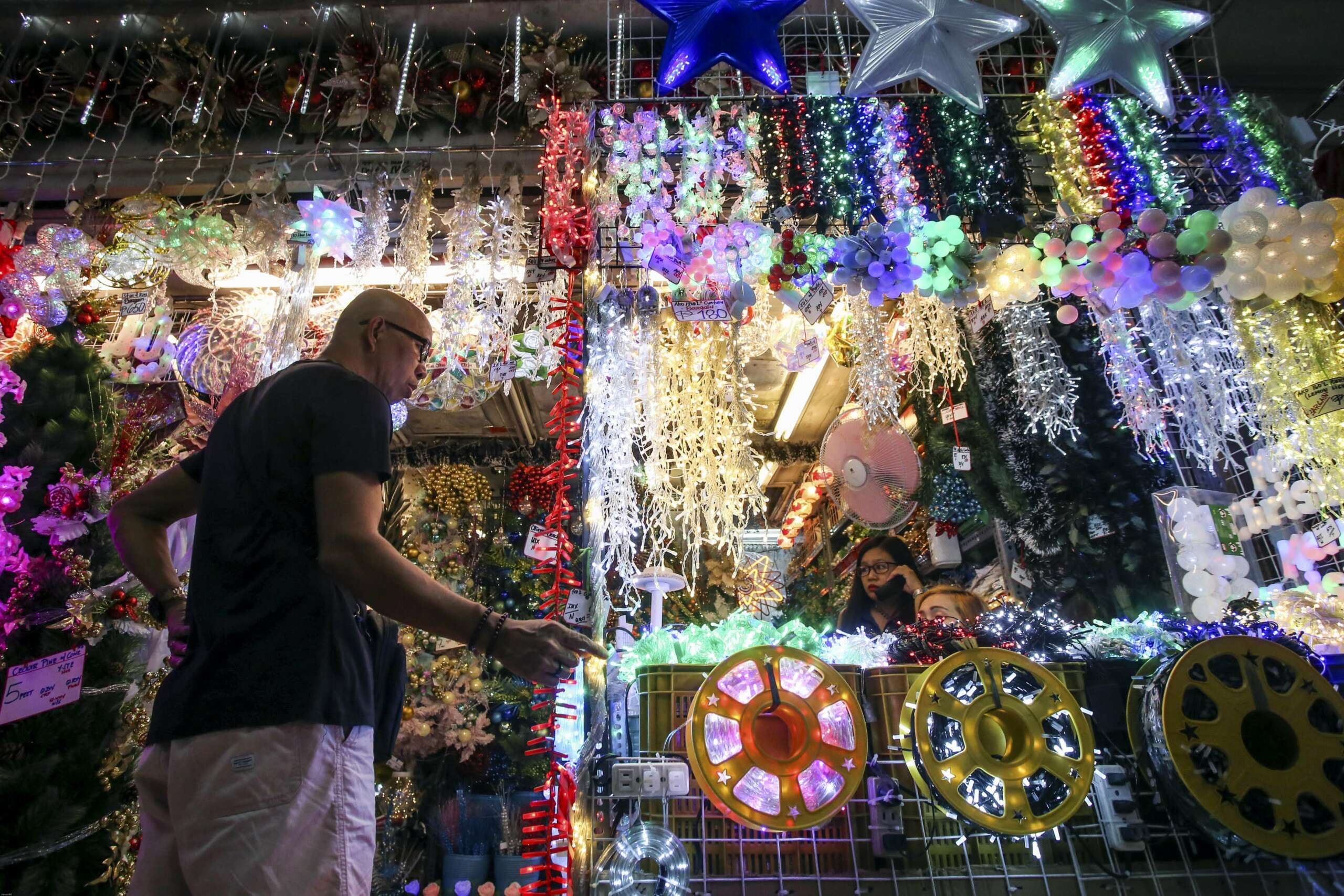 Advocacy groups warn vs toxic holiday lights | Inquirer News