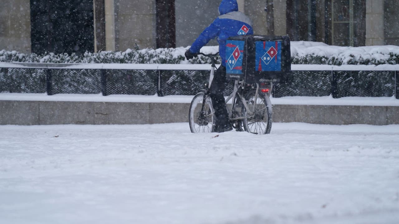 Domino’s offering $500,000 in grants to 20 towns for snow plowing