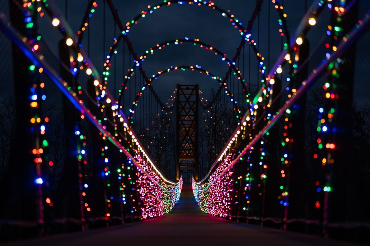 SkyBridge to unveil jaw-dropping holiday display with 150,000 twinkling lights