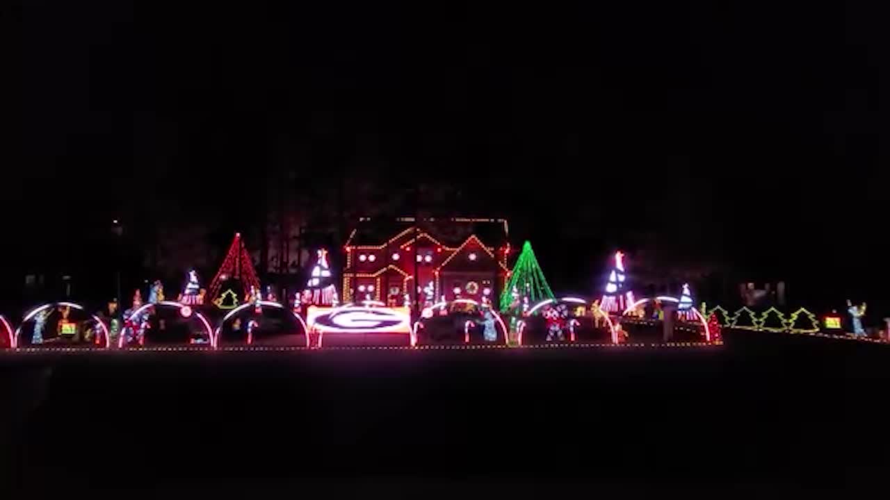 West Georgia house pays tribute to UGA football with Christmas light show