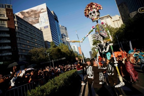 Thousands flock to Day of the Dead parade in Mexico City