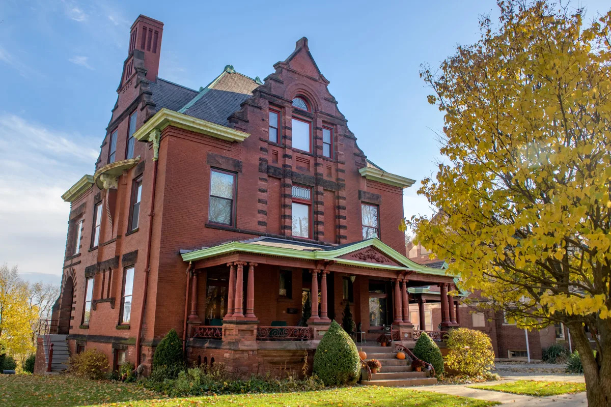 Elegant architecture and a ghost: 7 Peoria properties will be part of annual holiday tour