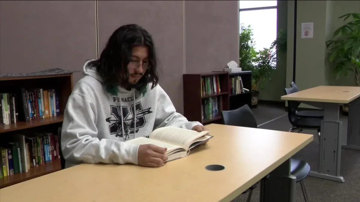 Thornton high school senior on a mission to create library for his school