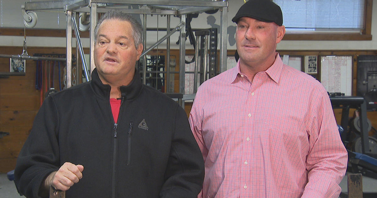 Hanson police officer, former hockey enforcer Doug Smith to donate kidney to lifelong friend