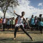 AP PHOTOS: Young Kenyan ballet dancers stage early Christmas…