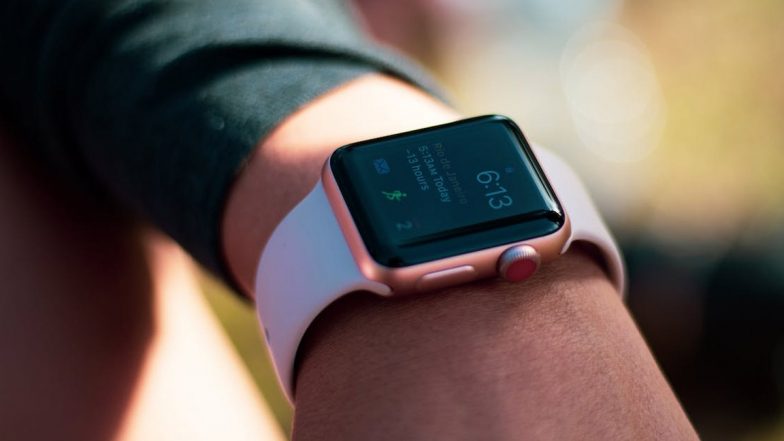 Apple Watch Saves Life: London-Based Doctor Saves Life of Elderly Women Mid-Air Using Apple Watch’s Banned ‘Pulse Oximeter’ That Monitors Blood Oxygen Levels | 📲 LatestLY