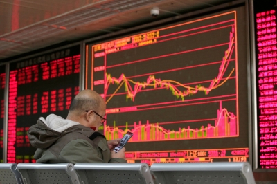 Asia stocks lag Nikkei’s ascent, China skips rate cut
