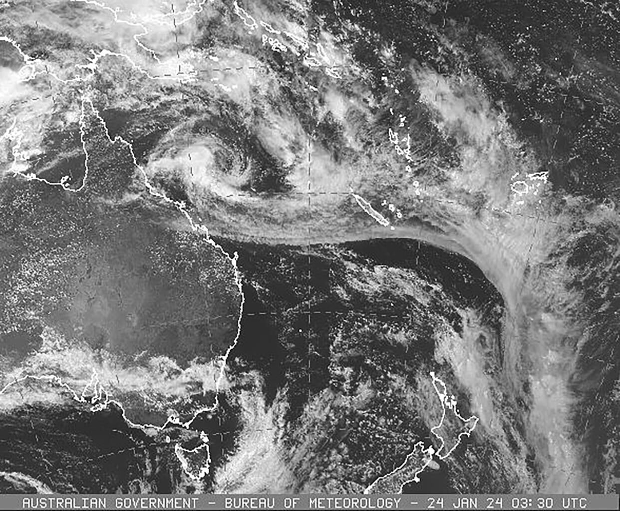 Tropical low off northeast Australia expected to become cyclone and dump heavy weekend rains
