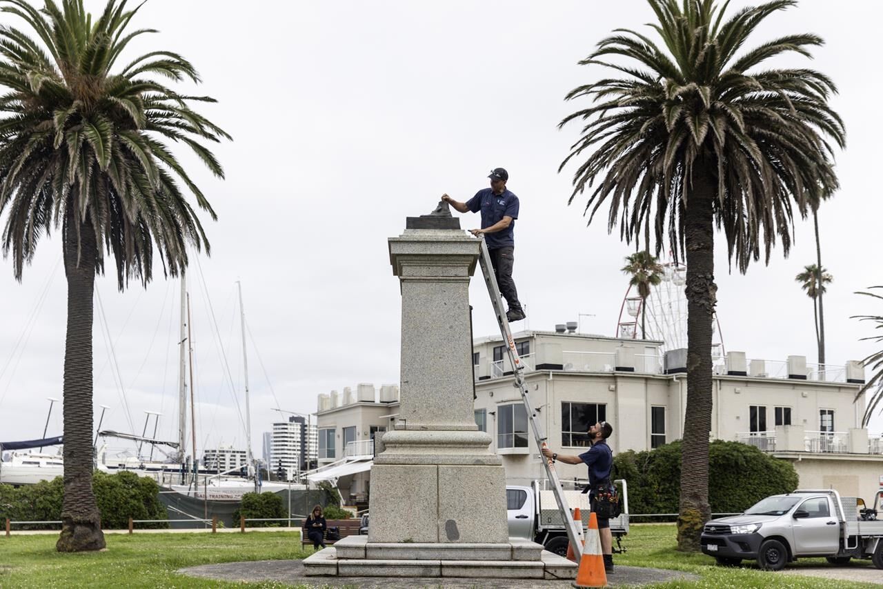 2 monuments symbolizing Australia’s colonial past damaged by protesters ahead of polarizing holiday