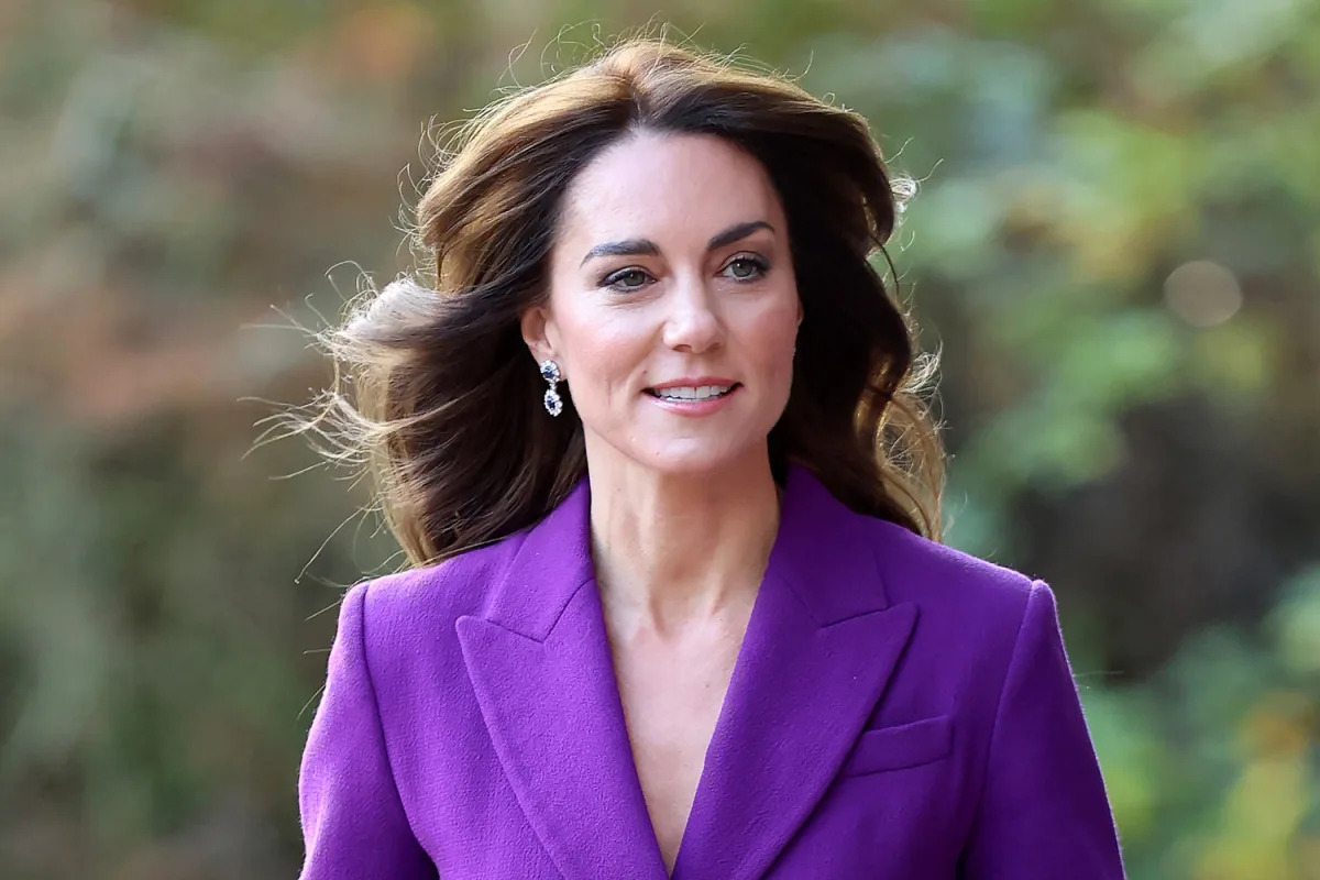 Kate, the Princess of Wales, is hospitalized for up to two weeks after abdominal surgery