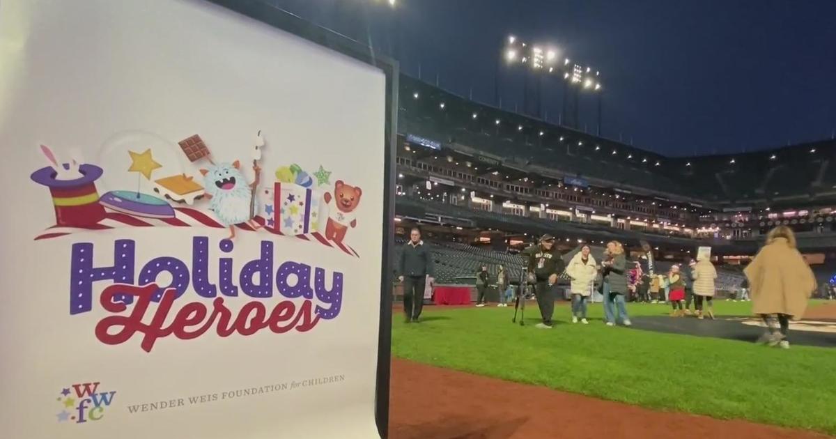 Giants, Oracle Park host annual Holiday Heroes event supporting at-risk youth