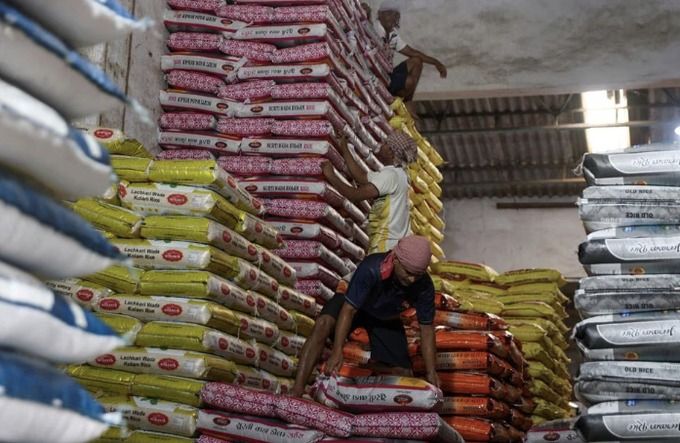 Vietnam rice activity and export picking up but India rates steady at record highs