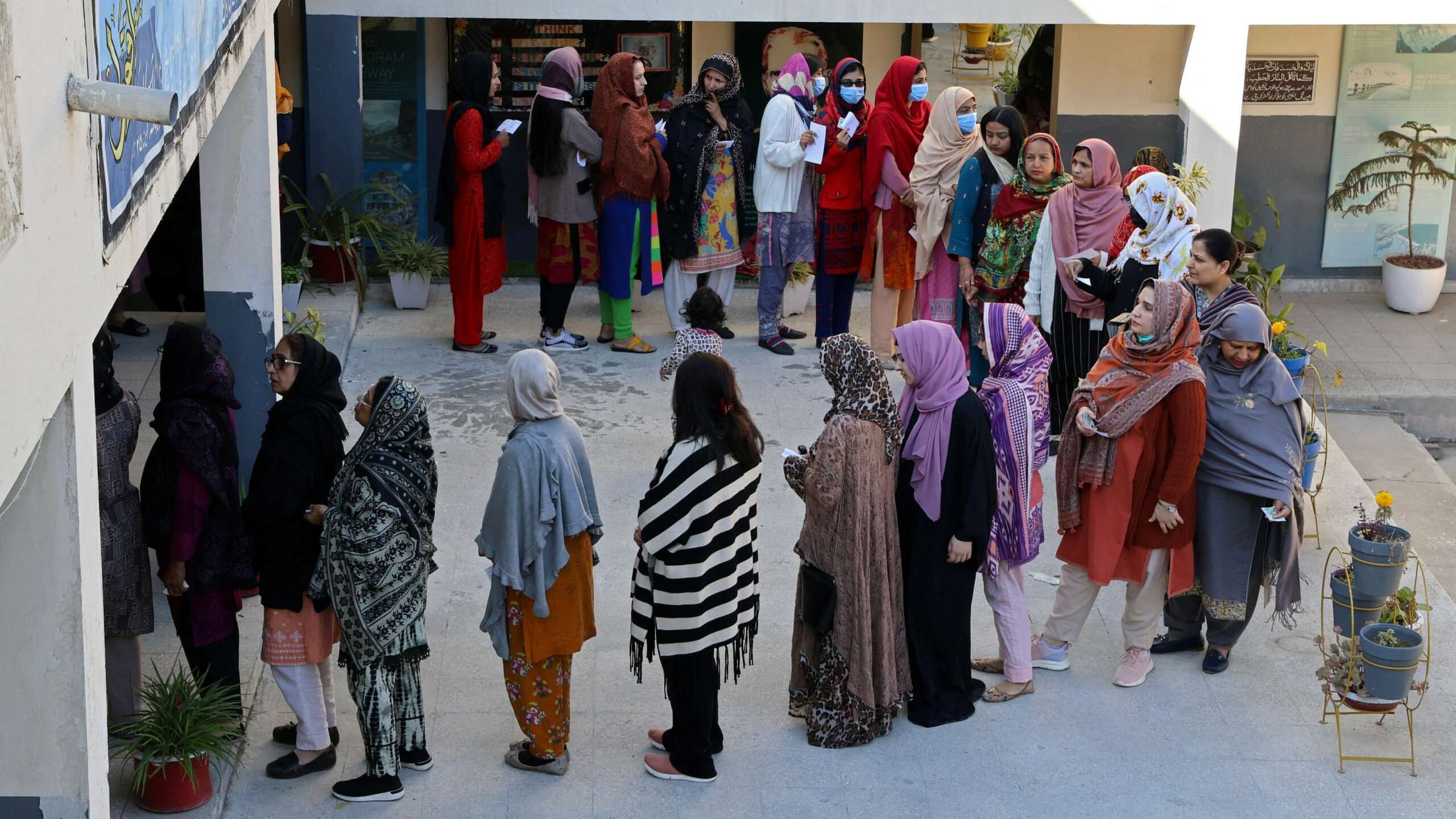 Voting ends in Pakistan in election marred by violence