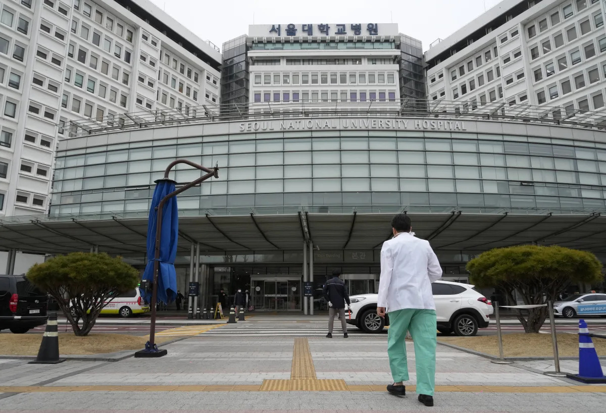 South Korea has given doctors til tonight to end a strike, or face prosecution