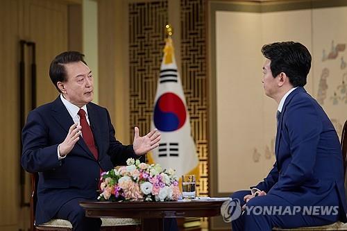 Ruling party chief says Yoon’s remarks on first lady’s allegations were ‘sincere’ | Yonhap News Agency