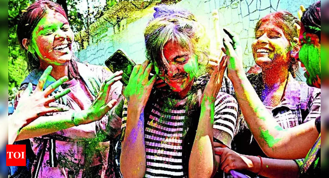 Holi On Two Days As Tradition, Lunar Calendar Divide Faithful | Ranchi News – Times of India