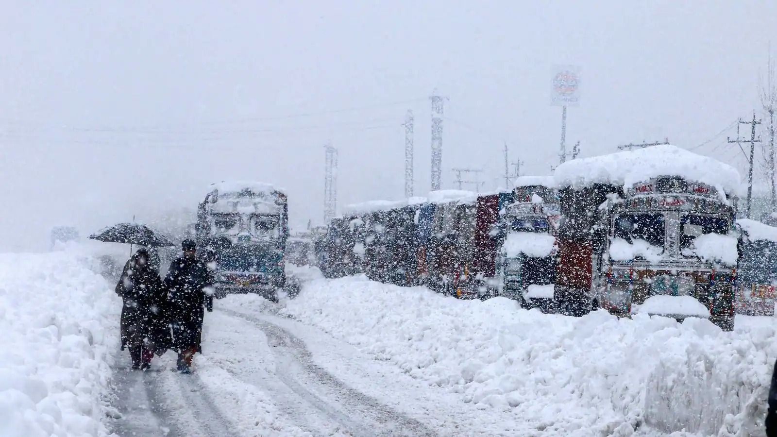 West Bengal: 40 Tourists Evacuated Following Heavy Snowfall in Sandakphu- Republic World